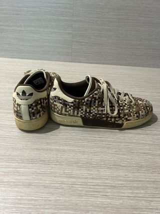 Scarpe Adidas intrecciate marroni