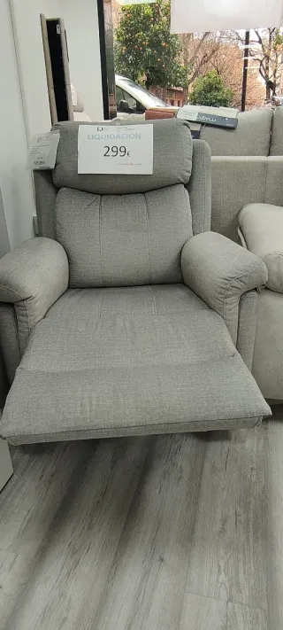 Poltrona relax con meccanismo a spinta in tessuto grigio