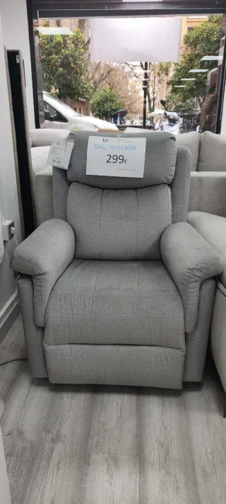 Poltrona relax con meccanismo a spinta in tessuto grigio