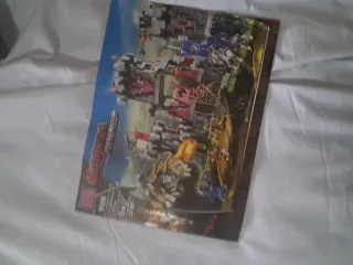 Mega Bloks Dragons Metal Ages Fortaleza