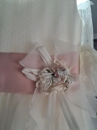 Traje de comunión niña blanco y rosa