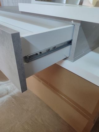 Mueble recibidor moderno piedra y blanco