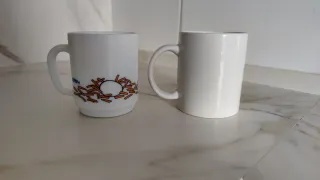 Tazas de cerámica con dibujos infantiles