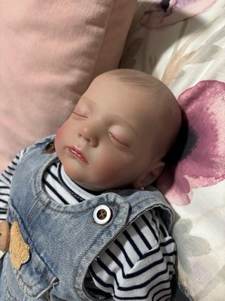 Bebé Reborn realista + ropa y accesorios