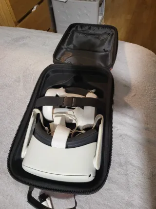 Oculus Quest 256GB con funda en perfecto estado