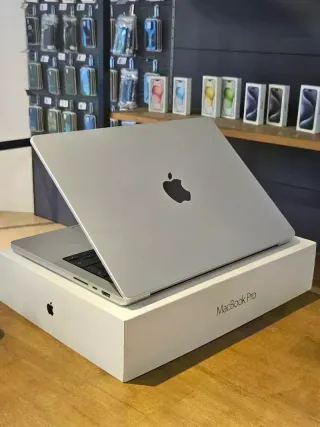 MACBOOK PRO 14" M2 MAX 1TB PLATA 32 RAM A2779