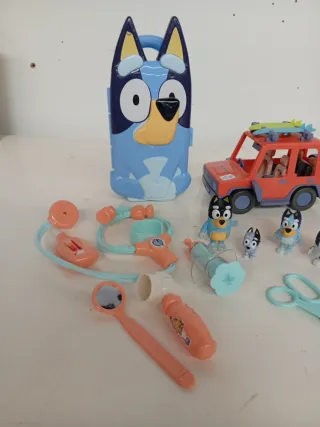Juego Bluey Coche y Maletín Médico