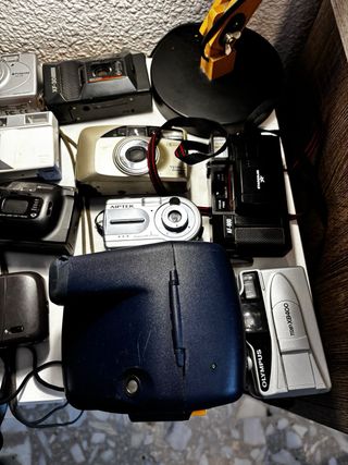 Lotto di 17 fotocamere vintage da riparare o per pezzi