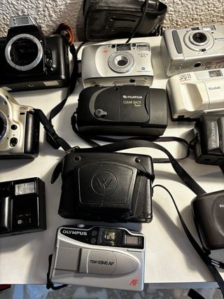 Lotto di 17 fotocamere vintage da riparare o per pezzi