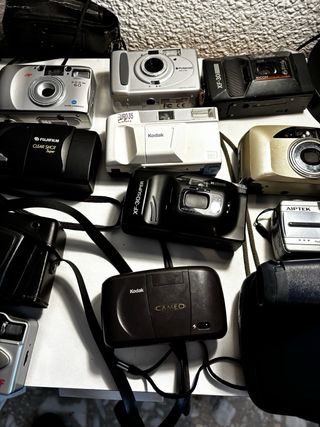 Lotto di 17 fotocamere vintage da riparare o per pezzi