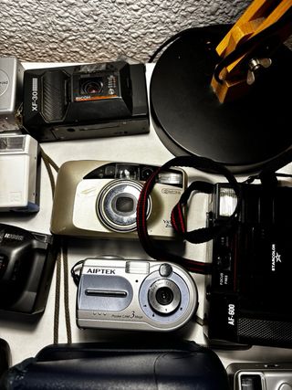 Lotto di 17 fotocamere vintage da riparare o per pezzi