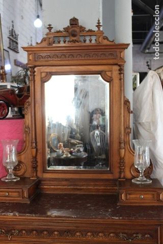 Cómoda con espejo realizada en Roble , siglo XIX.