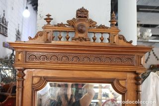 Cómoda con espejo realizada en Roble , siglo XIX.