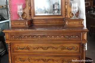 Cómoda con espejo realizada en Roble , siglo XIX.