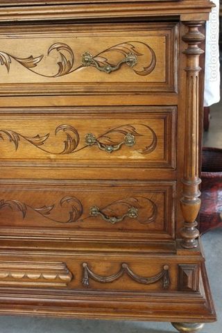 Cómoda con espejo realizada en Roble , siglo XIX.