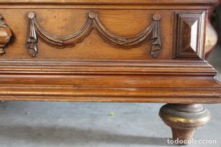 Cómoda con espejo realizada en Roble , siglo XIX.