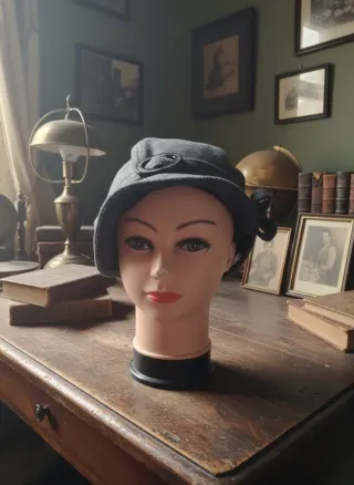 Cappello vintage grigio