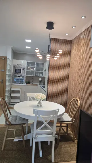 Mesa redonda blanca madera