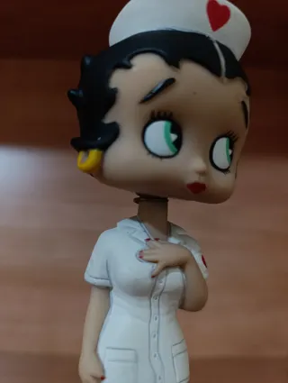 Statuina di Betty boop infermiera