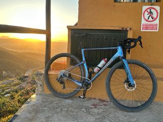 Bicicleta Gravel Berria Morado/Azul. Talla L