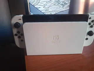 Nintendo Switch OLED Bianca