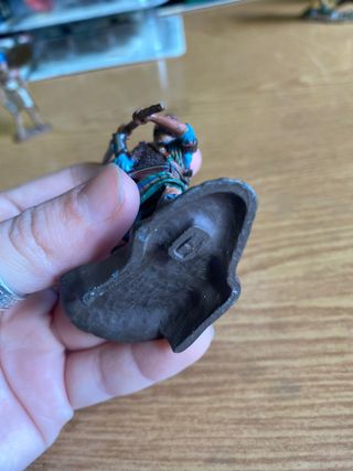 Soldado de plomo con hacha