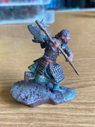 Soldado de plomo con hacha