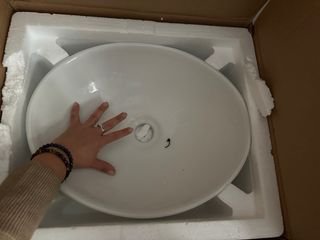 Lavabo de baño ovalado blanco