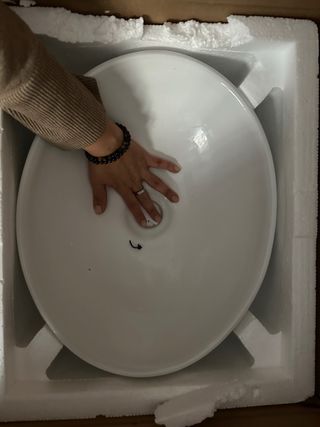 Lavabo de baño ovalado blanco
