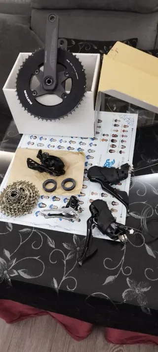 Grupo Shimano 105 Mecánico para disco.