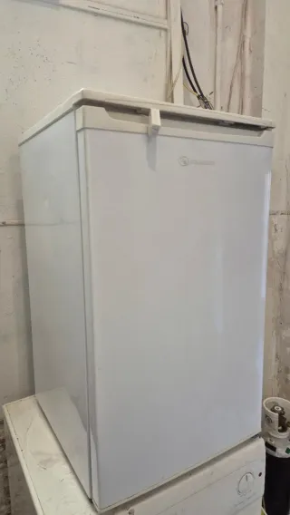 Mini nevera estilo hotel