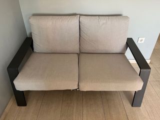 Sofá de terraza de 2 plazas. Muy cómodo.