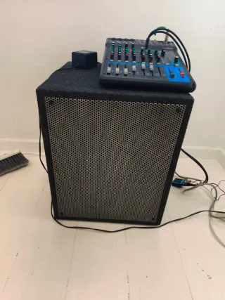 Yamaha MG10XUF Mesa de Mezclas+ altavoces.