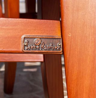 Mesa de madera con 5 sillas