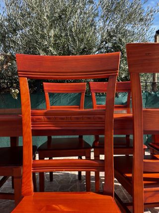 Mesa de madera con 5 sillas