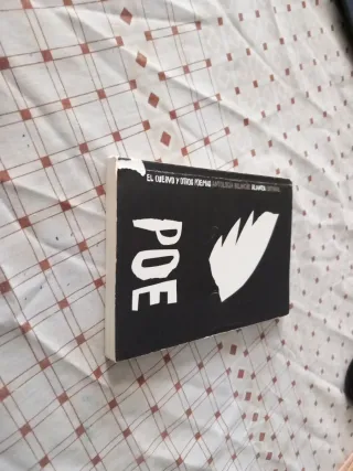 El cuervo y otros poemas: Antología poética bil...