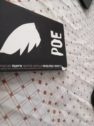 El cuervo y otros poemas: Antología poética bil...