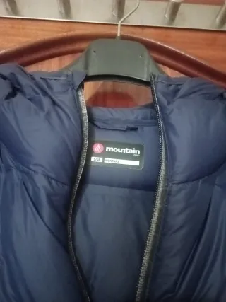 Cazadora acolchada azul