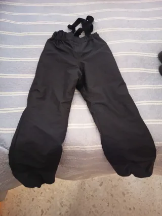 Pantalón de nieve negro niño talla 10 con tirantes
