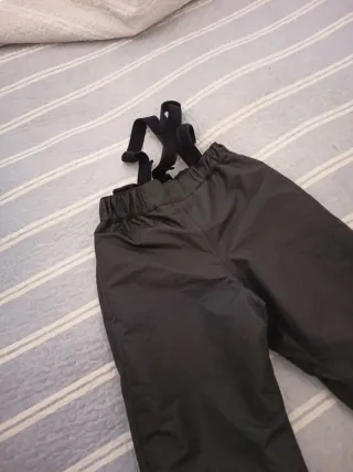 Pantalón de nieve negro niño talla 10 con tirantes