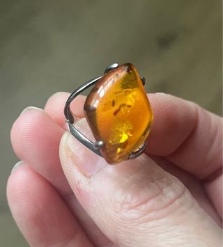 Anillo de ámbar natural. T: 14. Nuevo
