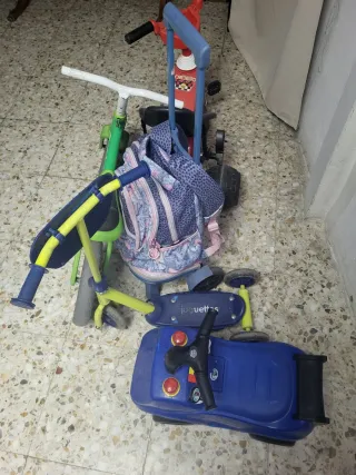 Lote de juguetes: bici, patinete y mochila usadas