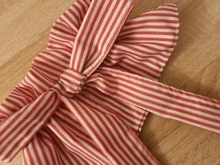 Cuellos fruncidos con lazo