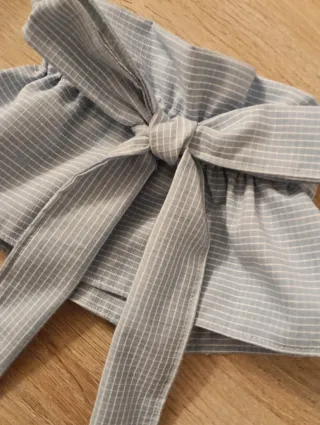 Cuellos fruncidos con lazo