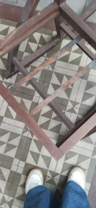 Mecedora antigua de madera