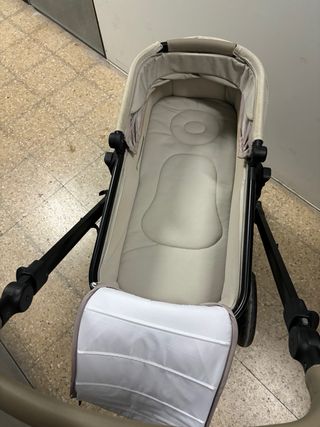 Carrito Bebé Jané Muum 2 Piezas color arena.