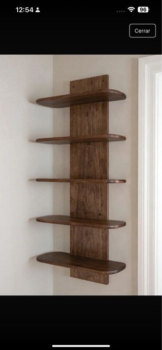 Estantería de madera hecha artesanalmente