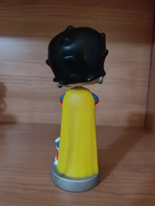 Statuina di Betty boop supermen.