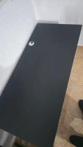 Escritorio de oficina negro con cajones