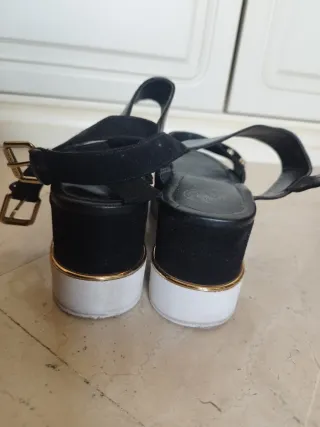 Sandali Guess zeppa neri con strass